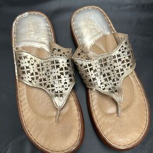 Born Ladies leather thong sandals size7/8 shimmery goldish tan color